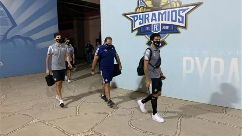 بالصور.. وصول بيراميدز لاستاد الدفاع استعدادا لمباراة الزمالك