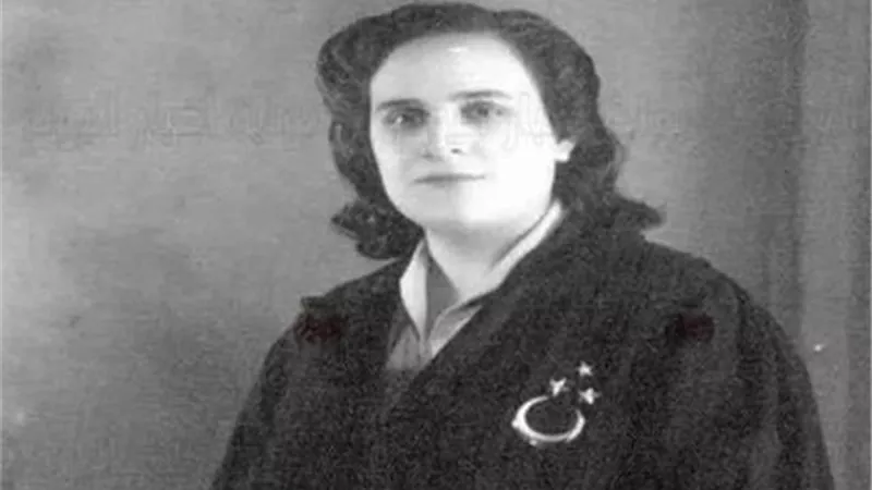 فى ذكرى رحيل الأم المثالية العاملة ... 10 معلومات عن أول محامية مصرية
