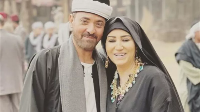 وفاء عامر برفقة فتحى عبد الوهاب من كواليس مسلسل ”جزيرة غمام”