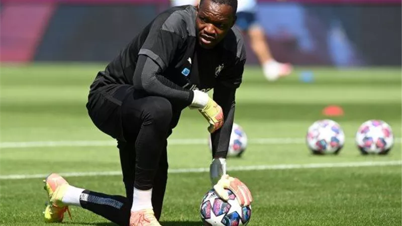 بسبب كورونا..حارس أولمبيك مارسيليا رابع المستبعدين من منتخب فرنسا