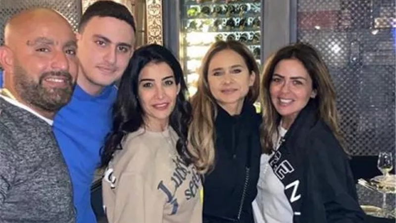 بلدي الجميلة.. أحمد السقا وعائلته بصحبة نيللي كريم