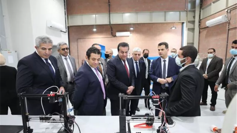 وزير التعليم العالي يتفقد مؤسسة جامعات المعرفة الدولية المُستضيفة لفرع جامعة كوفنتري البريطانية