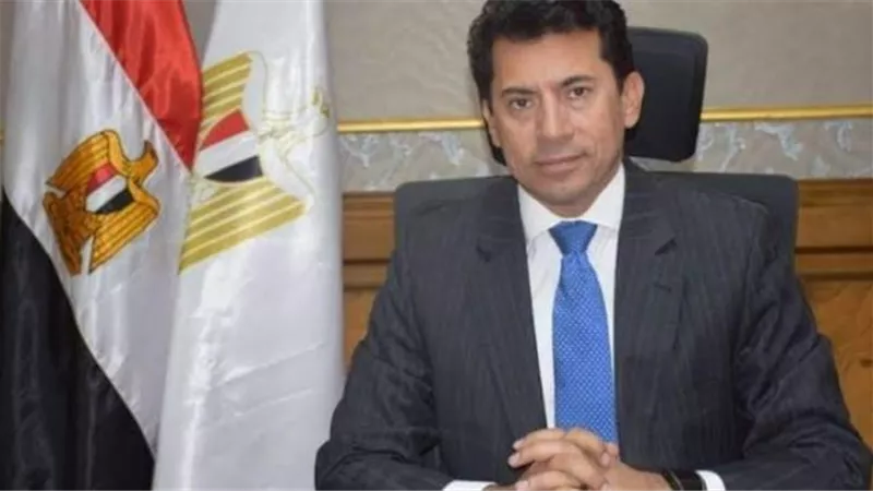 وزير الرياضة يستفسر من اتحاد الكرة عن أزمة اختفاء الكئوس