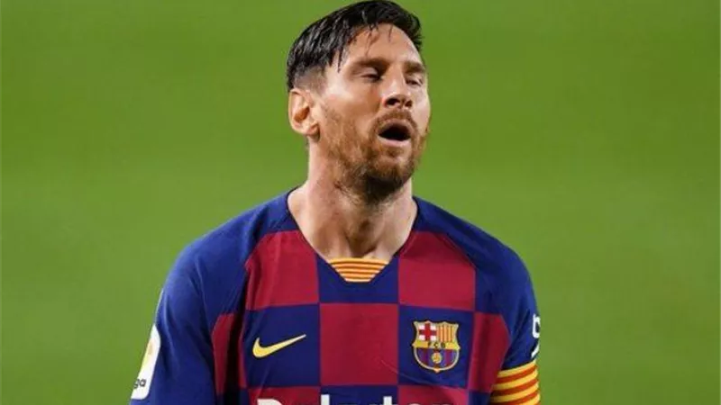 رغم إعلانه البقاء.. ميسي: رئيس برشلونة يتلاعب بالنادي