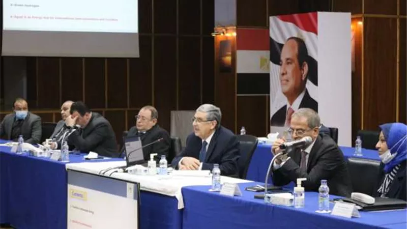 وزير الكهرباء يناقش مع وفد كبير من رجال الأعمال البريطانيين سبل تعزيز التعاون وزيادة فرص الاستثمار