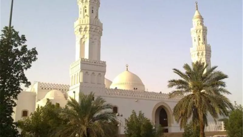 أمر إلهي وريادة دينية..معلومات لا تفوتك عن مسجد ذي القبلتين