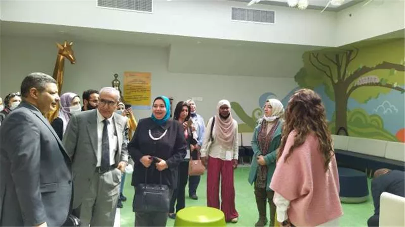 عمرو الحاج ووفد من الهيئة العربية للطاقة الذرية يزورون مستشفى 57357 لعلاج سرطان الأطفال