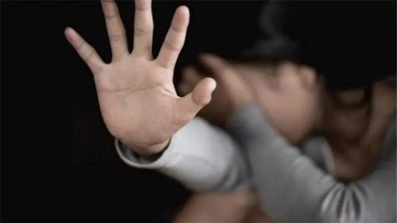استمرت 14 ساعة والمتهم أنكر.. تفاصيل تحقيقات النيابة مع طبيب طنطا الذي يعالج المريضات  بالجنس والأحضان