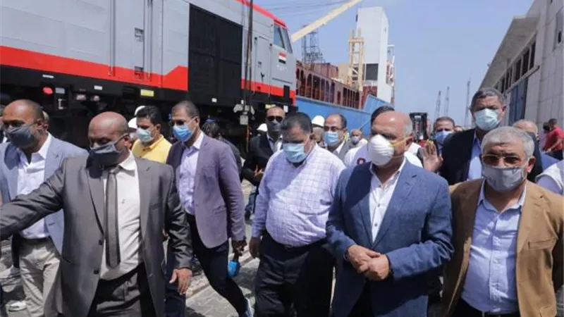 بعد وصول 100 جرار جديد.. تعرف علي أبرز تصريحات وزير النقل بشأن جرارات السكة الحديد