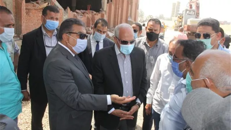 شاهد..محافظ الجيزة  يقود حملة  إزالة  تعديات علي أراضي زراعية بمساحه ٤٨ فدان بحي جنوب