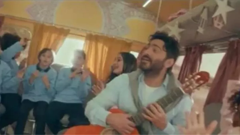 تامر حسنى يتعاون مع أبناءه فى أغنية” رمضان كريم”