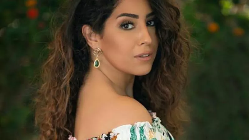 ”بإطلالة جذابة” أيتن عامر تخطف أنظار جمهورها في أحدث جلسة تصويرية