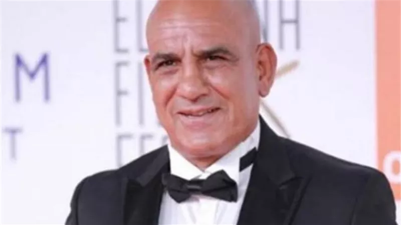 نصيحة أحمد زكي  غيرت حياته..  تحدي محمد علي كلاي.. فيروس كورونا حرمه من عائلته.. حكايات في حياة محمد لطفي
