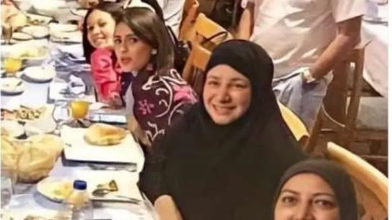 صورة لـ عبلة كامل تشعل مواقع السوشيال ميديا.. اعرف الحكاية