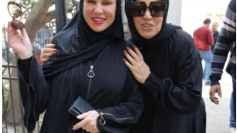 شيرين رضا برفقة فيفي عبده من كواليس مسلسل ”شغل فى العالى”