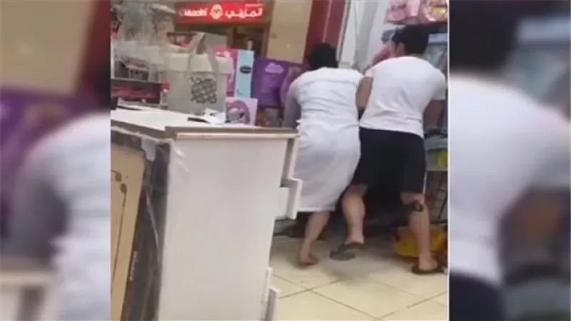 تطورات مثيرة في حادث الاعتداء علي شاب مصري في الكويت