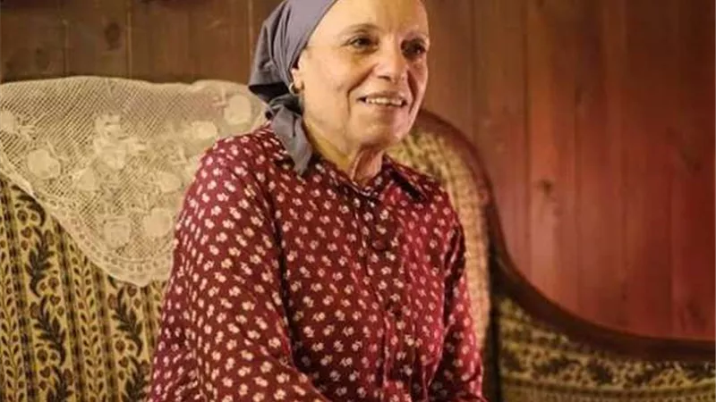 عارفة عبد الرسول تشيد بأداء رحمة أحمد فى مسلسل ”الكبير 6”