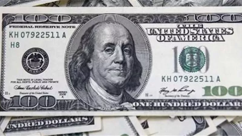 تعرف على سعر صرف الدولار داخل 8 بنوك
