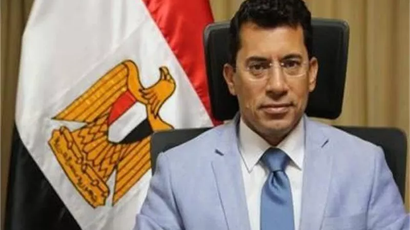 أشرف صبحي يقرر إحالة تحقيقات سرقة الكئوس للنيابة الإدارية