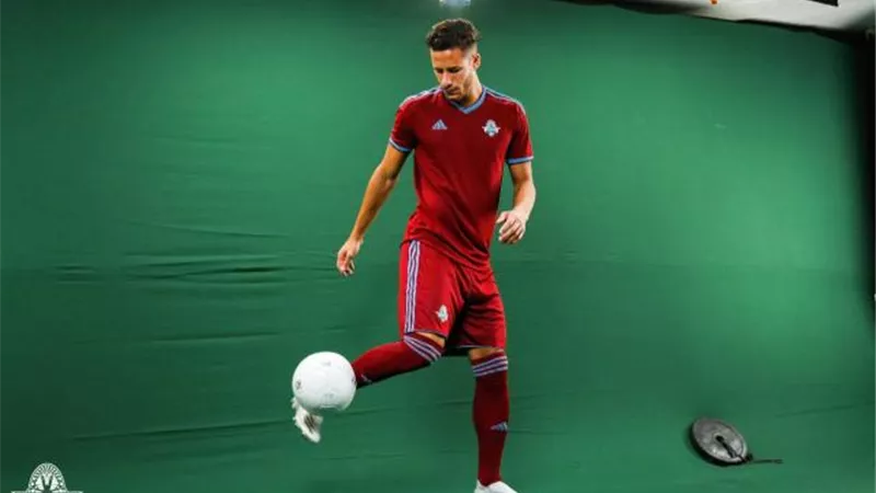 شاهد.. رمضان صبحي بقميص بيراميدز × 10 مشاهد