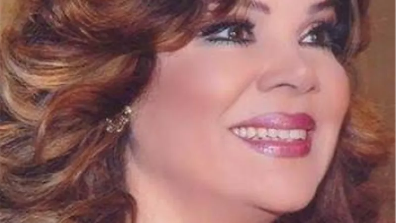 صفاء أبو السعود تنعي الفنانة الراحلة عايدة كامل