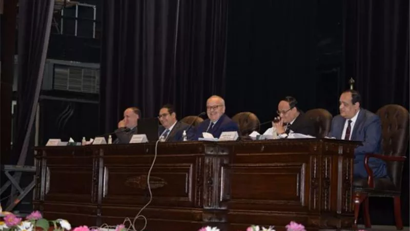 قرارات هامة .. تفاصيل الاجتماع الأخير لمجلس جامعة القاهرة