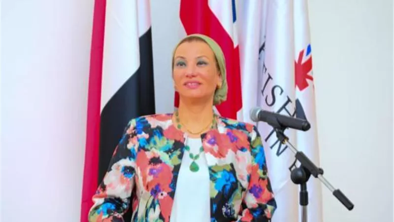 بالصور .. الجامعة البريطانية تستضيف وزيرة البيئة لإلقاء محاضرة عن تغير المناخ