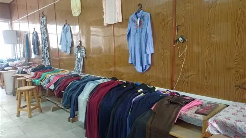كلية الصيدلة جامعة حلوان تنظم معرض للملابس بمناسبة العيد
