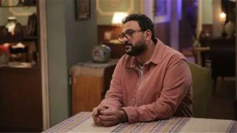 أكرم حسني ينتهى من تصوير مسلسل ”مكتوب عليا”