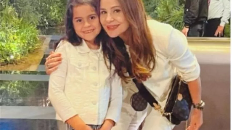 كارول سماحة تخطف الأنظار برفقة نجلاها في أحدث ظهور