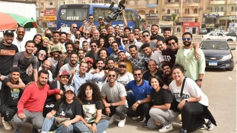 أمير كرارة يودع ديكور مسلسل ”العائدون” بعد انتهاء التصوير