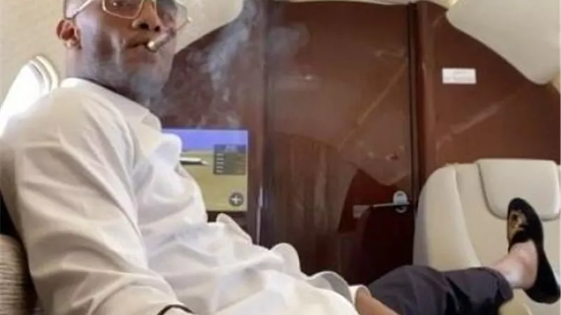 بالفيديو.. محمد رمضان يعود إلى مصر على متن طائرته الخاصة