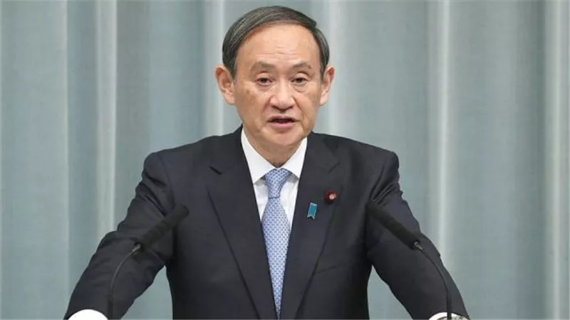يوشيهيدي سوغا.. معلومات هامة عن المرشح الأوفر حظًا لرئاسة حكومة اليابان