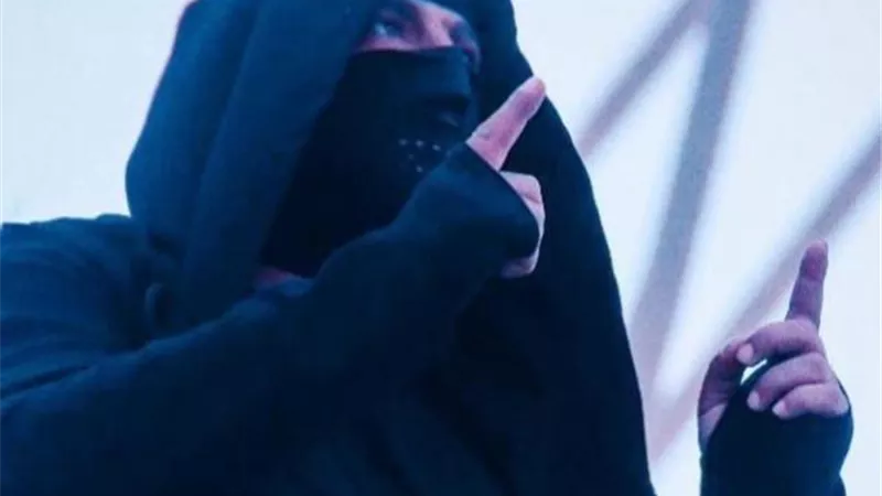 أحمد السقا يروج لفيلمه الجديد ”العنكبوت”