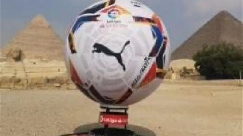 رابطة الدوري الأسباني تعلن عن الكرة الجديدة من أمام الأهرامات