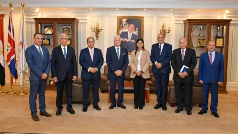 بالصور .. شاهد زيارة محافظ جنوب سيناء للجامعة البريطانية في مصر