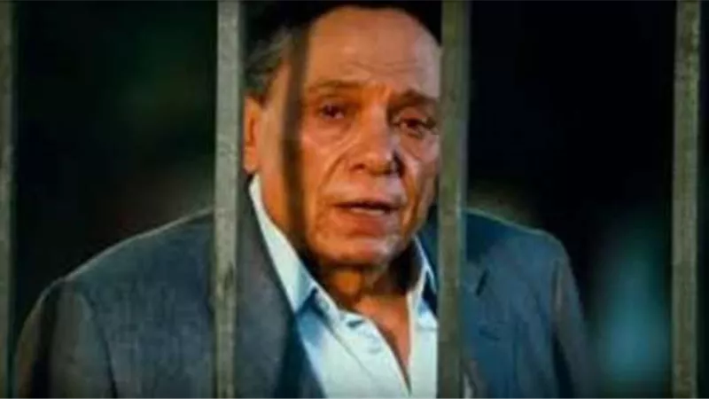 أحزان زعيم الكوميديا عادل  إمام .. وفاة والده وإصراره على إستكمال المسرحية في يوم رحيل مصطفي متولى