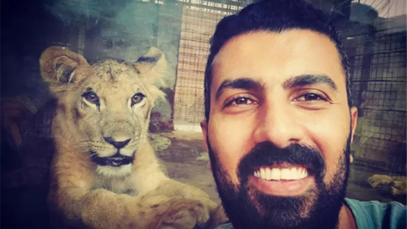 محمد سامي برفقة سيمبا :” فاضله 4 شهور وياكلني”
