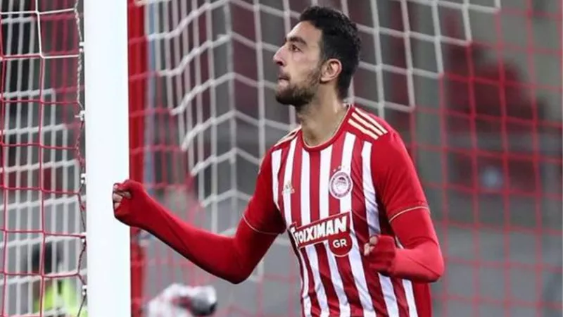 بطولة جديدة للفراعنة.. كوكا يتوج مع أولمبياكوس بكاس اليونان