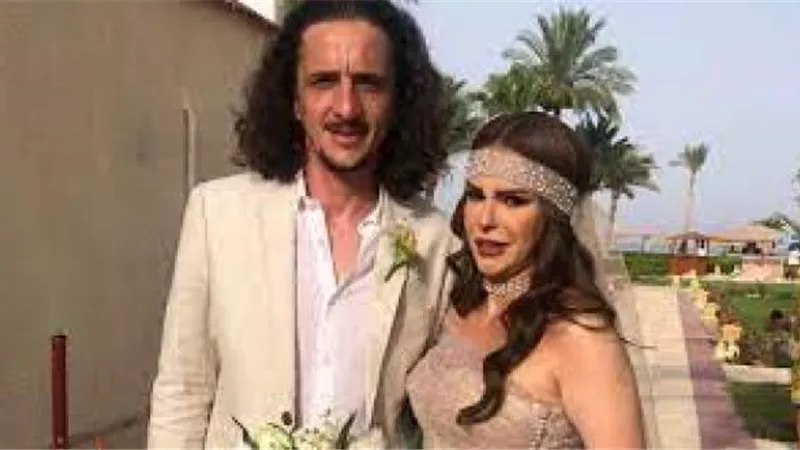دنيا عبد العزيز تقضى شهر العسل فى العمرة وتعلق: عشان أرتاح نفسيا