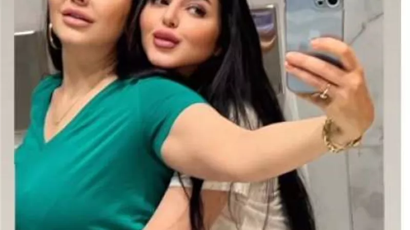 سوار النجار تخطف الأنظار رفقة شقيقتها فى أحدث ظهور عبر ”انستجرام”