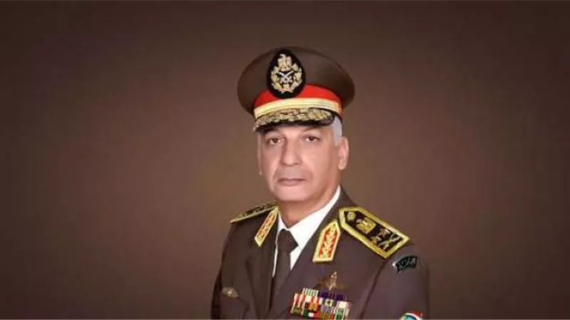 عاجل.. وزارة الدفاع تكرم ”سيدة القطار ”..والفريق محمد ذكي يوجه لها وللمجند رسالة مؤثرة