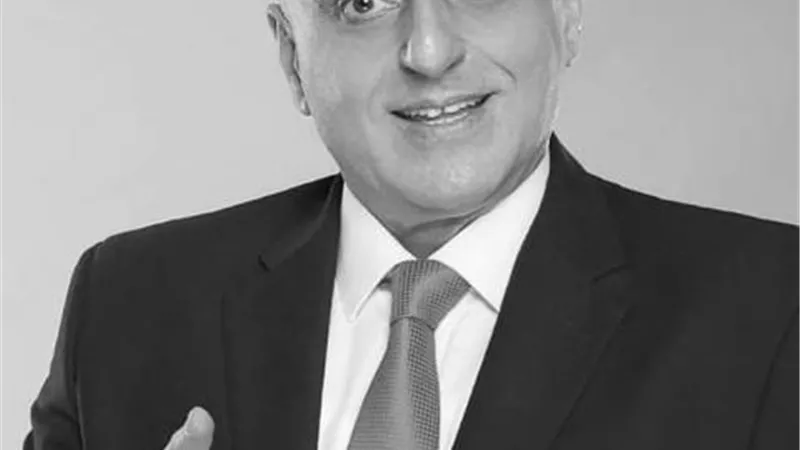 بكلمات مؤثرة.. مجدي كامل ينعي عزمي مجاهد