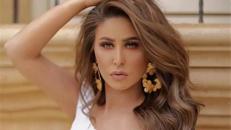 مي سليم  تودع  الديكور الخاص بمسلسل ”خيط حرير”