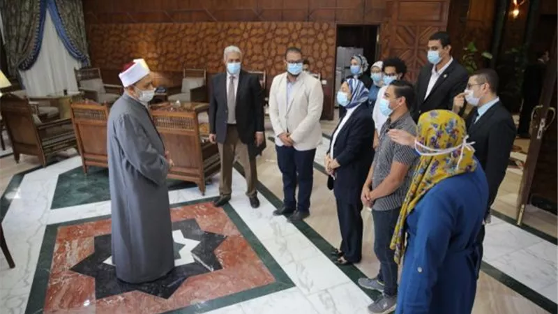 ”الطيب” يلتقي فريق «إيناكتس الأزهر» ويشيد بتمثيلهم المشرف لمصر