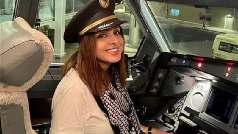 أنغام من داخل قمرة طائرة : سقت الطيارة بـ ايد واحدة
