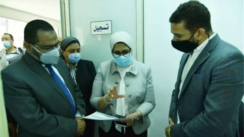 عاجل.. بيان من وزارة الصحة بشأن انتقال فيروس كورونا إلي المتطوعين لتجربة اللقاح