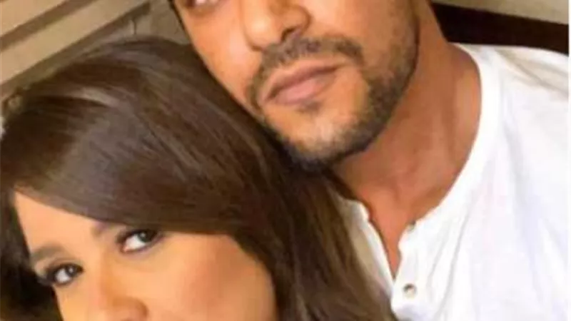 أول تعليق من أحمد العوضى بعد شائعة أنفصاله عن زوجته: بحبك