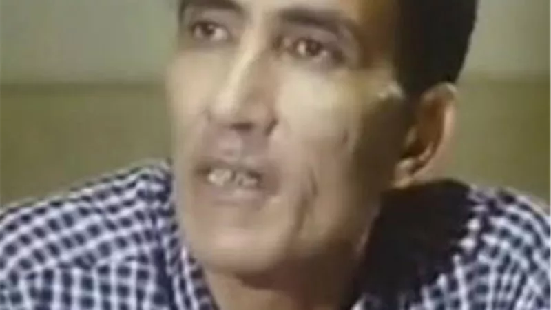 ينتمي لعائلة فنية.. اعتزل  وأصبح عمدة.. تورط في قضية رشوة.. ونجلته ممثلة  معروفة.. حكايات الفنان رمزي غيث