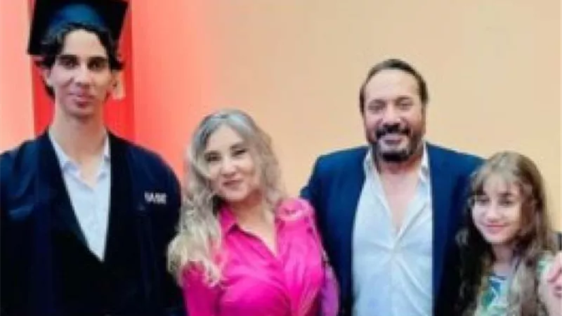على الحجا يحتفل بتخرج نجله يوسف فى جو عائلى